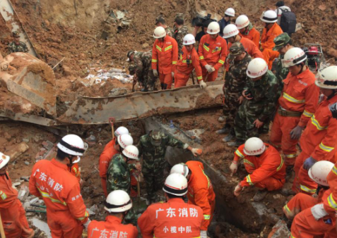 深圳滑坡救援现场 深圳滑坡救援现场